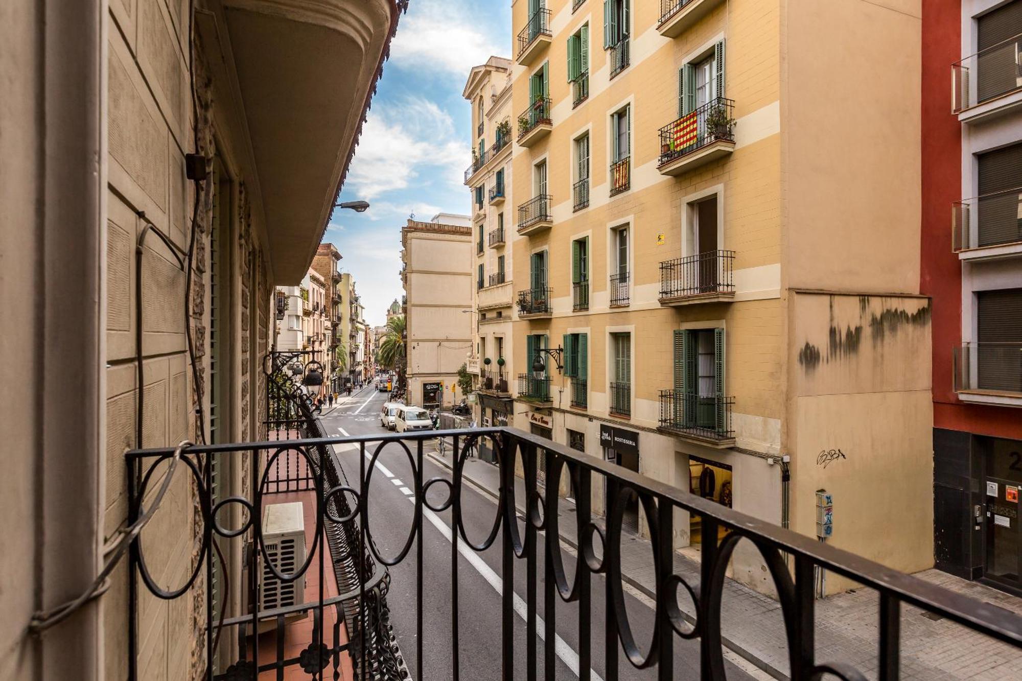 Grcia Charm Sunlit Terrace, Ac & Exposed Brick Apartment *